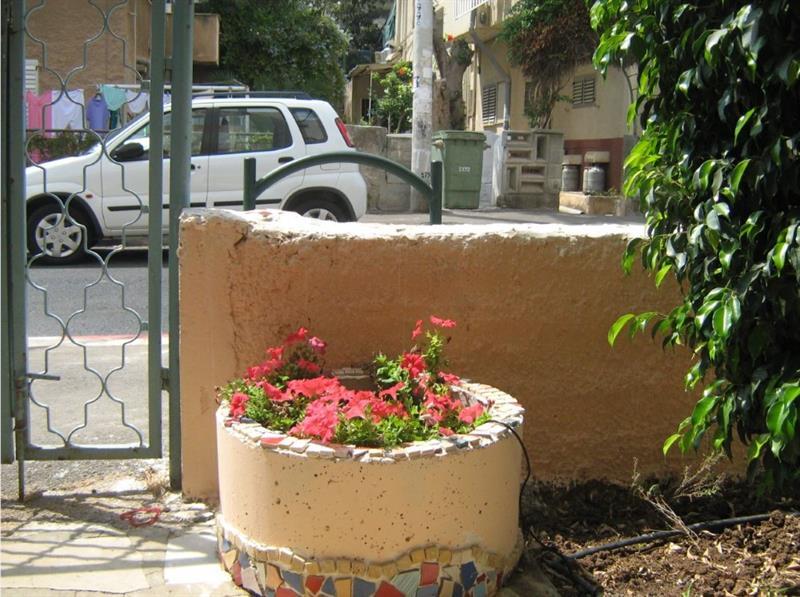 הדר-חיפה-יום עבודה בגינות בתים משותפים בשיתוף כפר הסטודנטים
